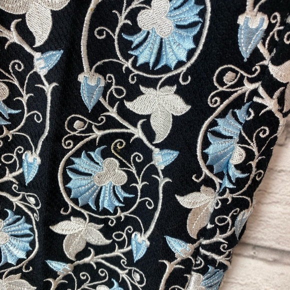 CJ Laing Boho Black & Blue Floral Embroidered Crop Pants size 2 - Picture 3 of 6